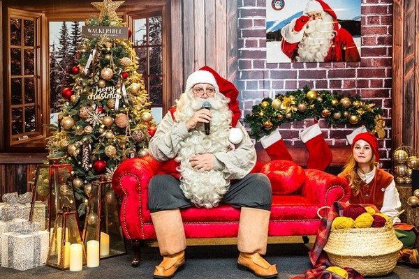크리스마스 기간 워커힐에서는 핀란드 공인 산타를 만날 수 있다. [사진=워커힐]