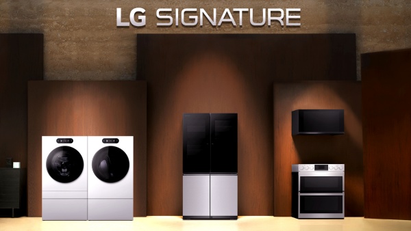 LG 시그니처 2세대 제품 모습 왼쪽부터 세탁기, 건조기, 듀얼 인스타뷰 냉장고, 후드 겸용 전자레인지(위), 더블 슬라이드인 오븐(아래). [사진=LG전자]