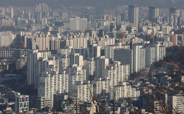 서울 남산에서 바라본 아파트 단지의 모습. [사진=연합뉴스]