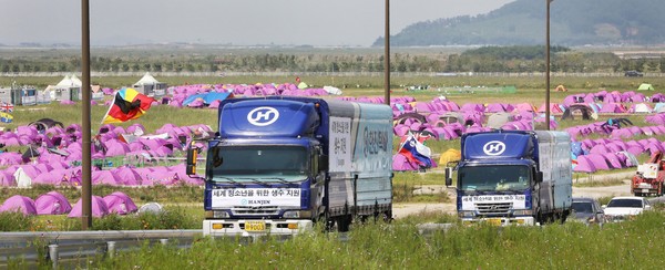 한진의 물품 지원 차량이 잼버리 야영장으로 이동하는 모습. [사진=한진]
