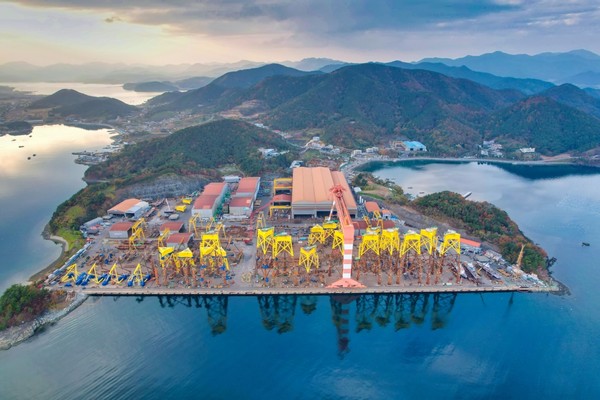 SK오션플랜트는 일본 최대 해상풍력 건설사 'NSE'와 고정식·부유식 하부구조물부터 해상변전소까지 다양한 분야에서 파트너십을 구축하기로 했다. 사진은 SK오션플랜트 야드 전경이다. [사진=SK오션플랜트]