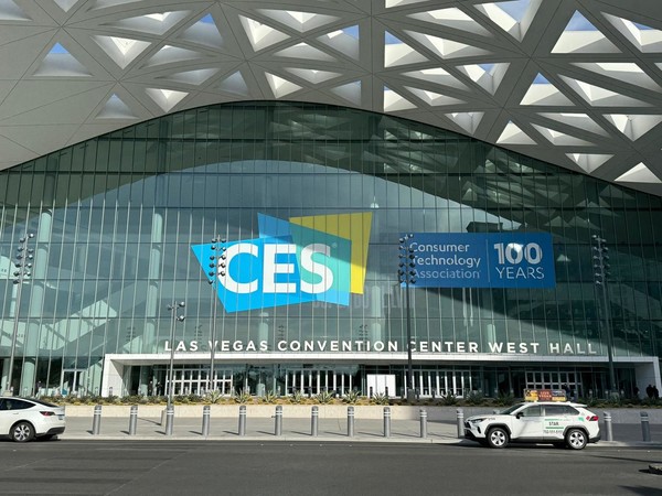 세계 최대 가전·정보기술(IT) 전시회 CES 2024 개막을 이틀 앞둔 7일(현지시간) 오전 미국 라스베이거스 컨벤션센터(LVCC) 웨스트 홀의 모습이다. [사진=연합뉴스] 