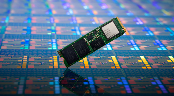 SK하이닉스의 PCIe 5세대 SSD 'PCB01' 제품. [사진=SK하이닉스]