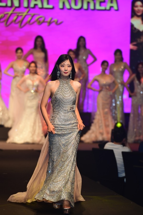 28일 진행된 '2024 미스 인터콘티넨탈 코리아' 대회에서 박은비(가운데)를 비롯한 참가자들이 포즈를 취하고 있다. [사진=스포츠서울]