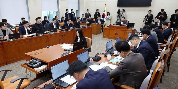 사진은 국회 정무위원회 전체회의 모습이다. [사진=연합뉴스]