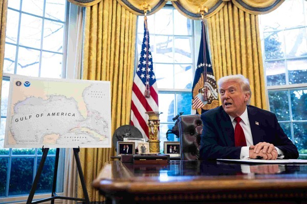 도널드 트럼프 미국 대통령이 26일(현지시간) 4월 2일부터 미국에 수입되는 외국산 자동차에 대해 25% 관세를 부과하겠다고 밝히고 있다. [사진=UPI/연합뉴스]