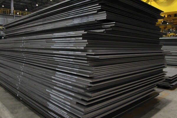 현대제철 당진제철소에서 생산되는 후판. [사진=현대제철]