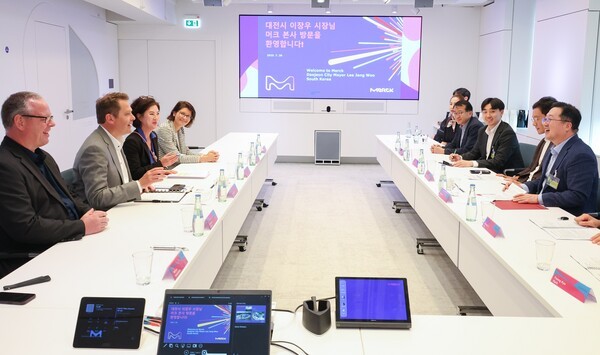 이장우 대전시장이 28일(현지시각) 독일 머크 본사에 방문했다. [사진= 대전시청]