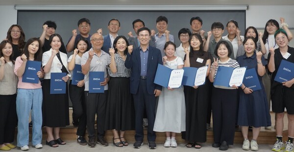 이은학 대전정보문화산업진흥원장(가운데) [사진= 진흥원]