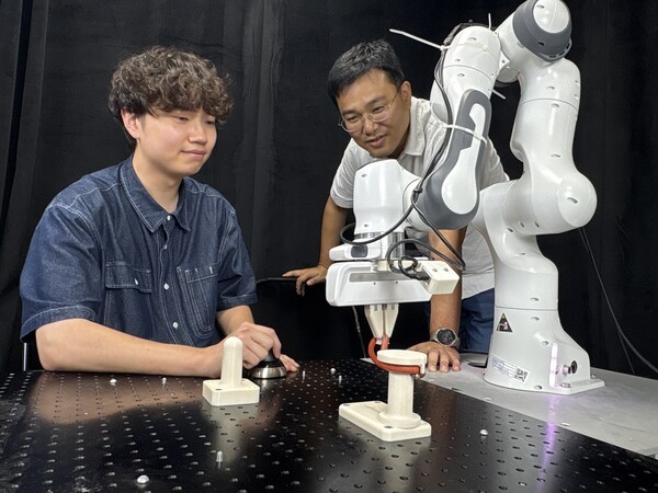 송민석 석사과정(왼쪽부터), 박대형 교수 [사진= kaist]