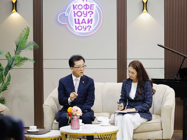 조원휘 대전시의회 의장(왼쪽) [사진= 대전시의회]