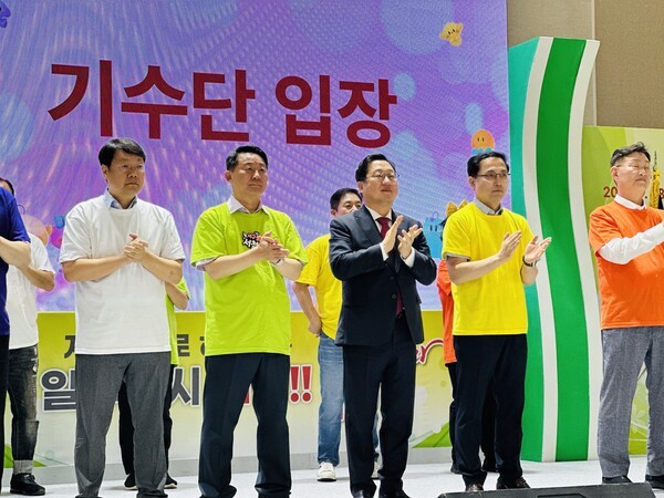 대전 유성구 부구청장(왼쪽부터), 서철모 서구청장, 이장우 대전시장, 박희조 동구청장, 김제선 중구청장. [사진=굿모닝경제 조준영 기자]