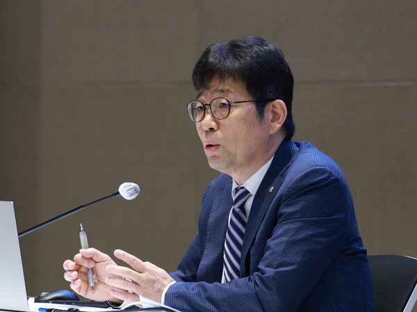 서울 중구 한국은행에서 열린 기자간담회에서 발언하고 있는 유상대 한국은행 부총재. [사진=한국은행]