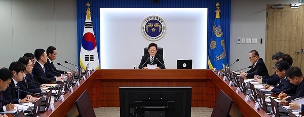 이재명 대통령이 지난 23일 서울 용산 대통령실에서 열린 수석보좌관회의를 주재하고 있다. [사진=연합뉴스]