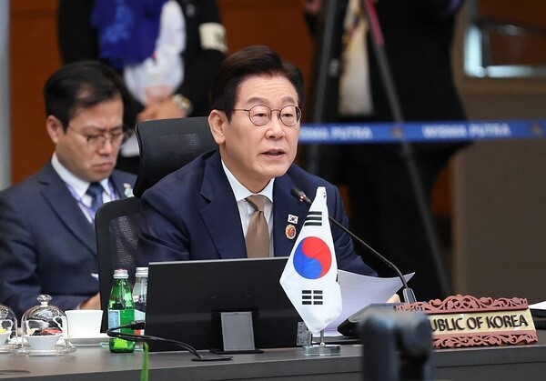 이재명 대통령이 27일 말레이시아 쿠알라룸푸르 컨벤션센터에서 열린 아세안+3 정상회의에서 발언하고 있다. [사진=연합뉴스]