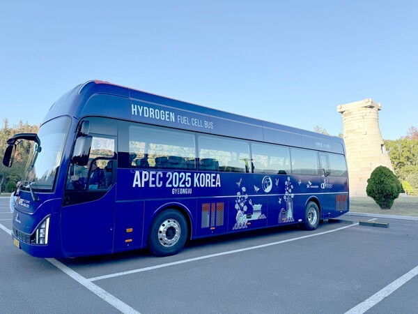 SK이노베이션이 지원하는 'APEC CEO 서밋' 행사의 수소 셔틀버스. [사진=