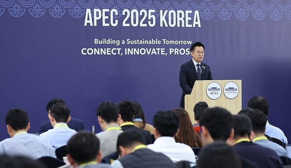 김남준 대통령실 대변인이 30일 경북 경주 APEC 미디어센터에서 이날 열린 한-캐나다 정상회담 관련 브리핑을 하고 있다. [사진=연합뉴스]