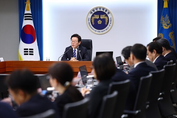 이재명 대통령이 13일 용산 대통령실에서 열린 수석보좌관회의를 주재하고 있다. [사진=연합뉴스]
