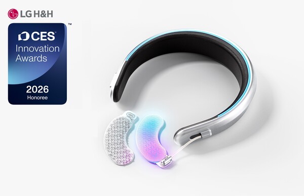 LG생활건강의 웨어러블 뷰티 디바이스가 CES 2026 혁신상을 받았다. [사진=LG생활건강]
