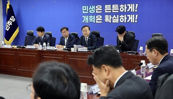 20일 서울 여의도 국회 의원회관에서 열린 더불어민주당 국토위-국토교통부 당정협의에서 김윤덕 국토교통부 장관이 발언하고 있다. [사진=연합뉴스]