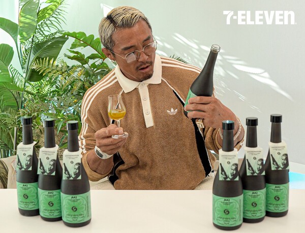 세븐일레븐은 추성훈과 손잡고 일본식 사케 아키그린을 선보인다. [사진=세븐일레븐]
