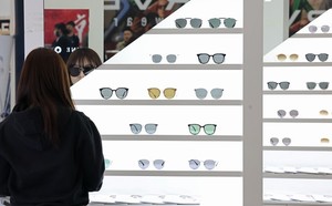 ['규제혁신'이 여는 새 아침] 해외선 OK 국내선 NO...'안경 온라인 판매' - 뉴스 썸네일 이미지