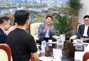 서철모 대전 서구청장 '창업 승부수'...청년기업 씨앗 심는다 - 뉴스 썸네일 이미지