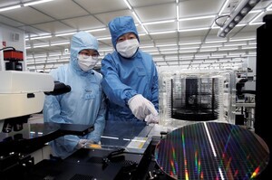 반도체 밸류체인 강화한다...다시 뛰는 박정원號 두산그룹 - 뉴스 썸네일 이미지