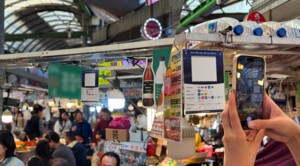 이롬넷, 광장시장에 '페이버스' QR 결제 구축...외국인 관광객 편의성 강... - 뉴스 썸네일 이미지