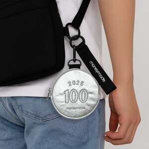 한국조폐공사, 화폐 부산물 활용 굿즈 '돈방석·돈지갑' 공식 출시 - 뉴스 썸네일 이미지