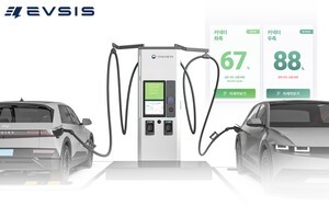 "무거운 케이블은 옛말"...전기차 충전업계, '한 끗' 다른 독자 기술로 승... - 뉴스 썸네일 이미지